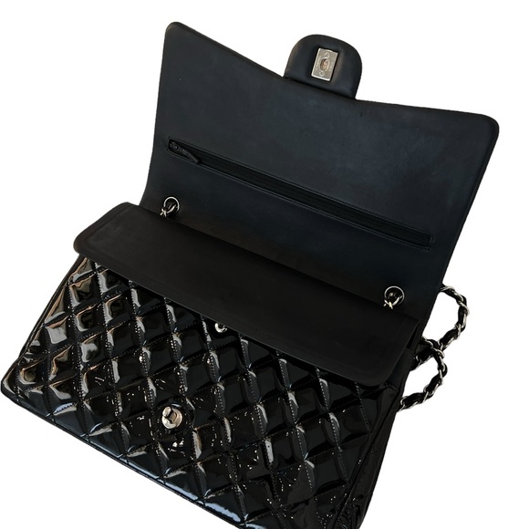 CHANEL Black quilted Patent Leather Classic Maxi Double Flap Bag - Picture 6 of 10